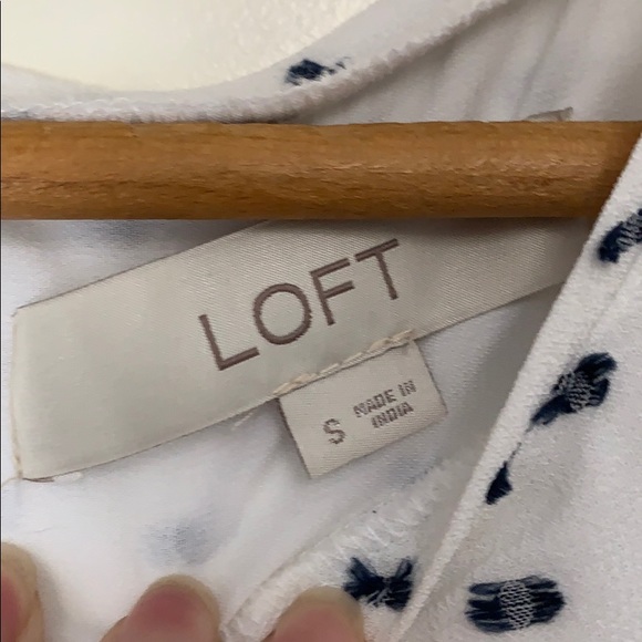 ❤️Loft Sleeveless Blouse Ruffle Detail Blue White - Picture 5 of 5
